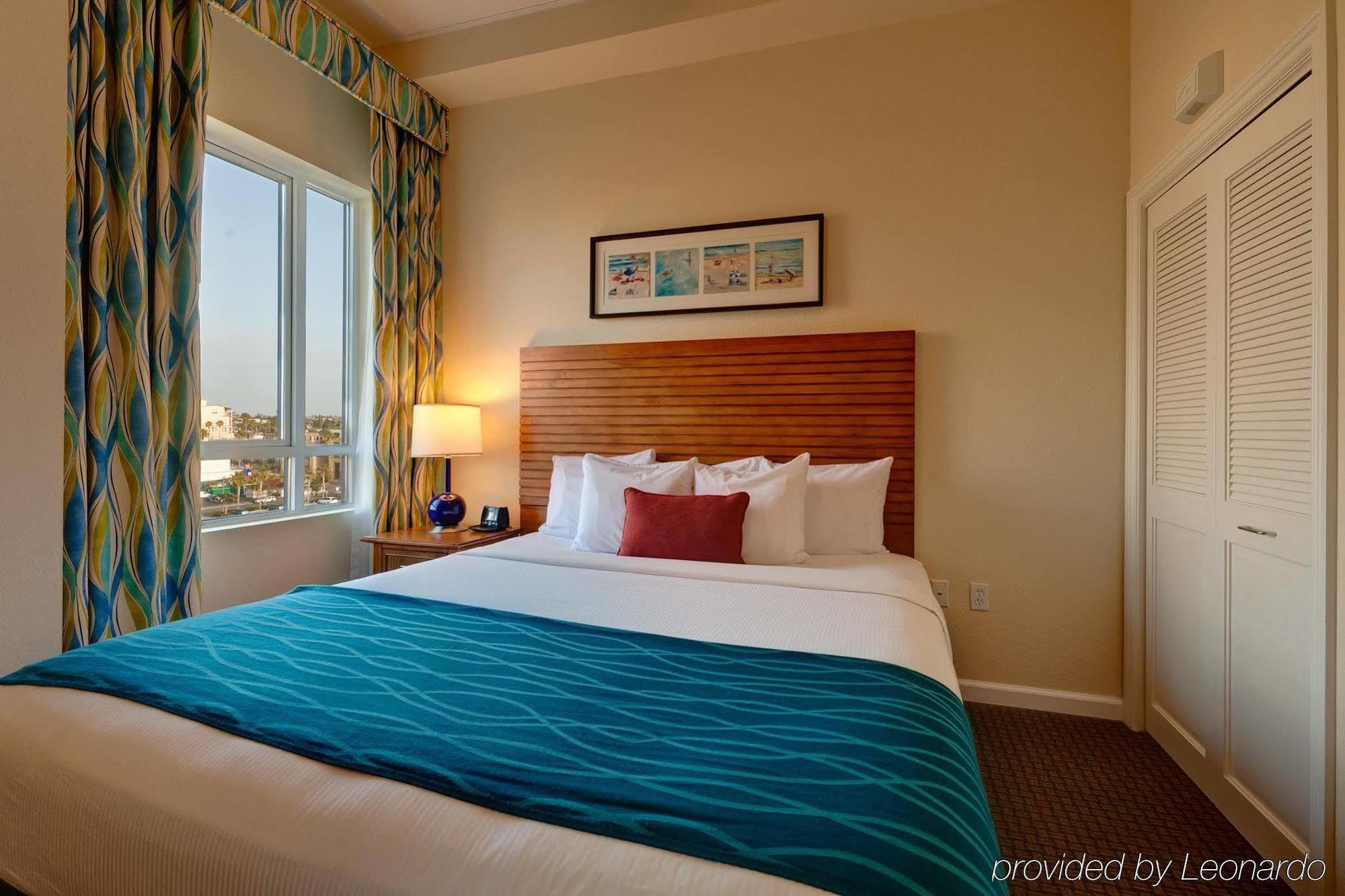 Club Wyndham Oceanside Pier Resort Room photo